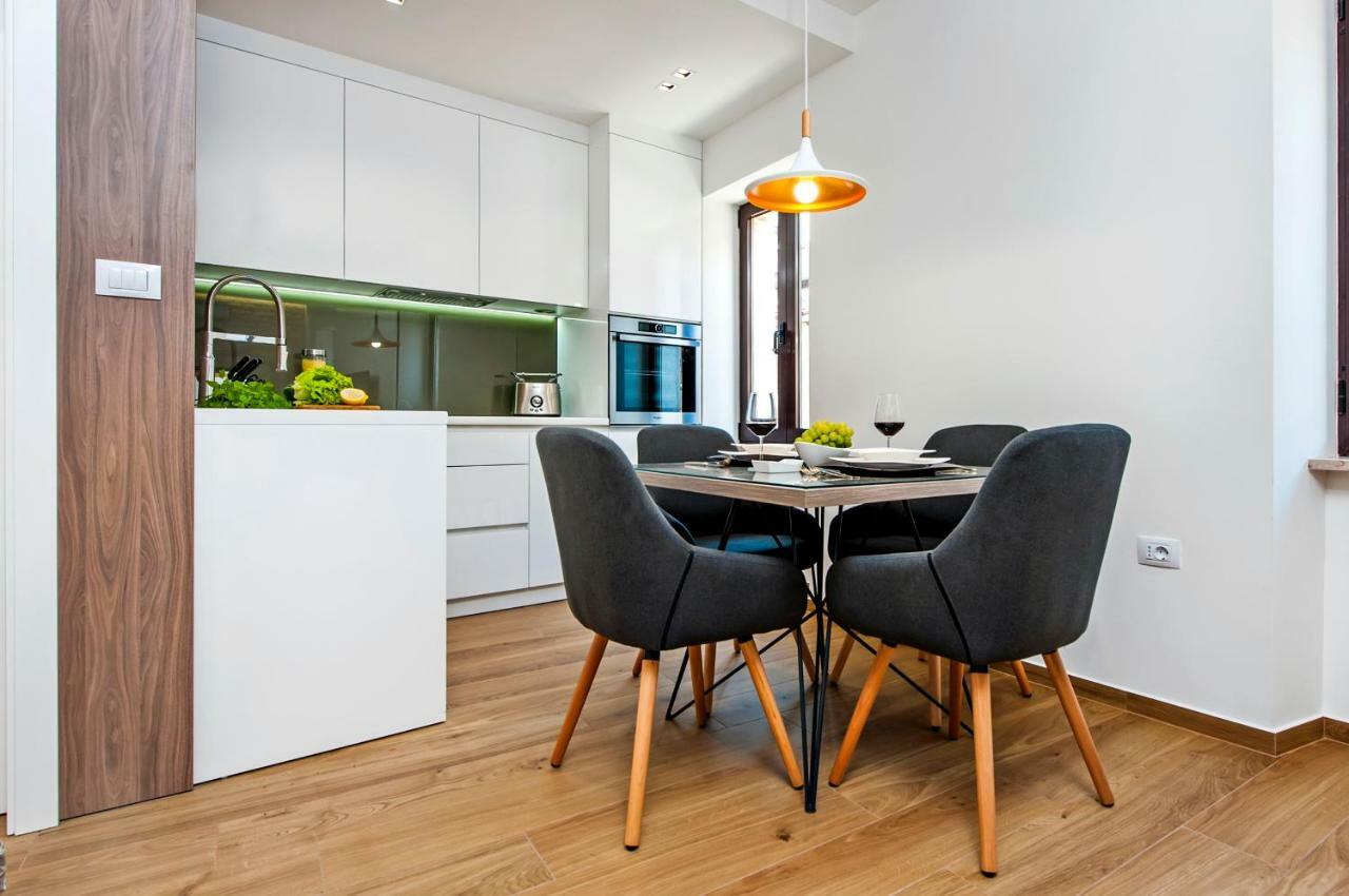 Apartments Vincero ロヴィニ エクステリア 写真