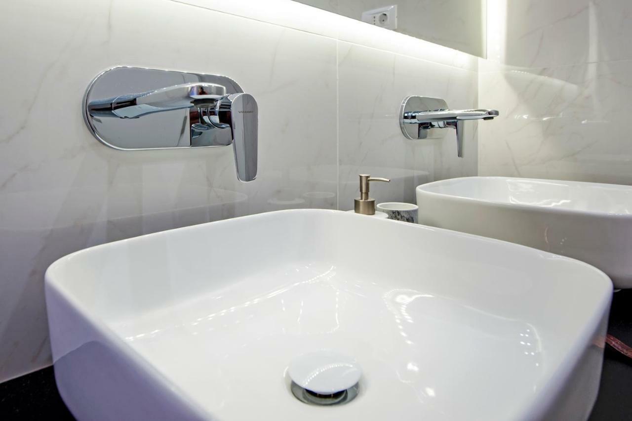 Apartments Vincero ロヴィニ エクステリア 写真