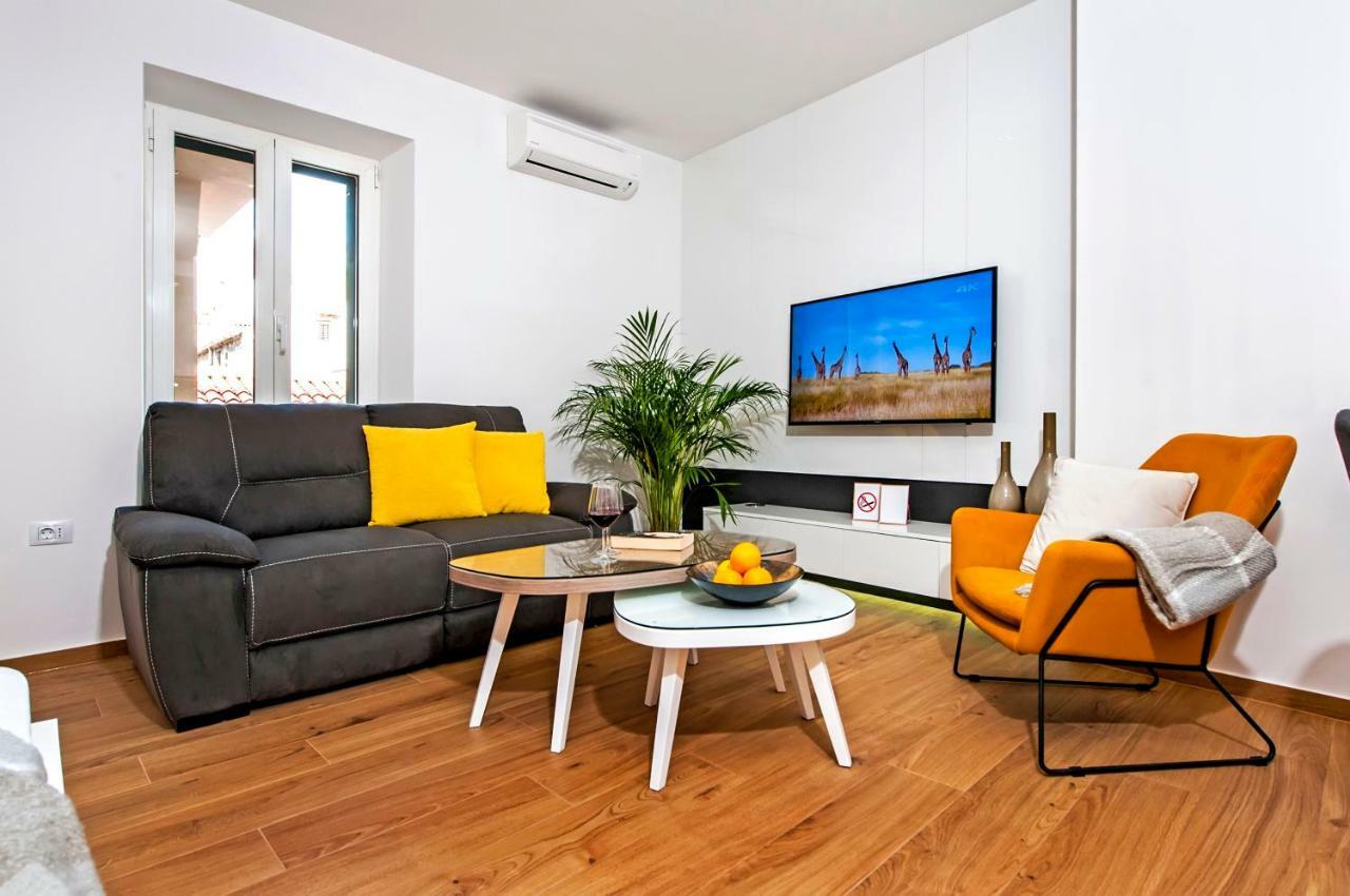 Apartments Vincero ロヴィニ エクステリア 写真