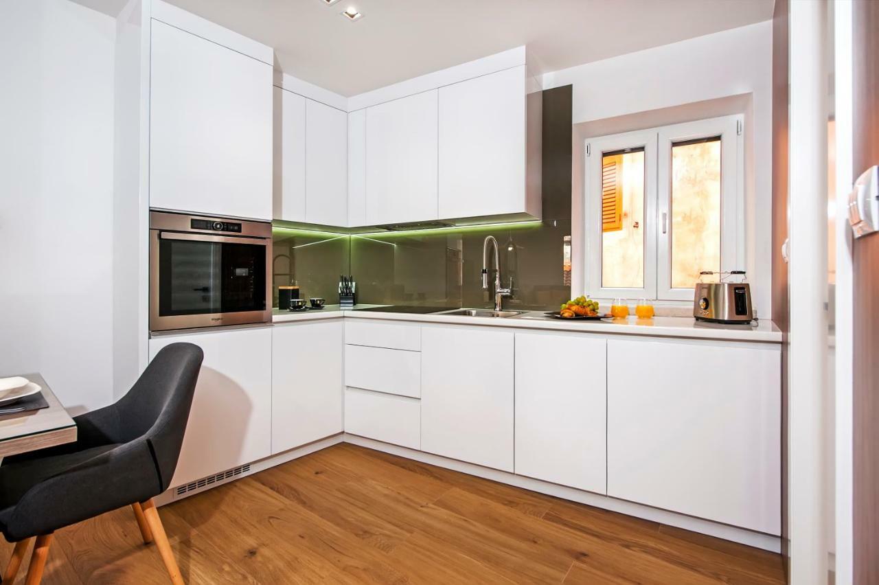 Apartments Vincero ロヴィニ エクステリア 写真